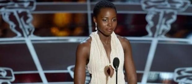 Rochia purtata de Lupita Nyong'o Rochia purtata de Lupita Nyong'o