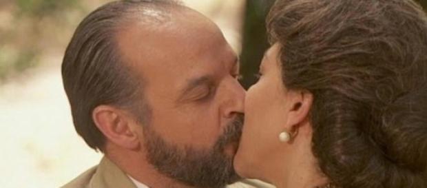 Francisca vuole darsi fuoco con Raimundo Francisca vuole darsi fuoco con Raimundo