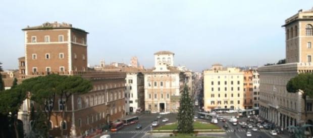 Piazza Venezia: ragazzo 20enne travolto da un bus Piazza Venezia: ragazzo 20enne travolto da un bus