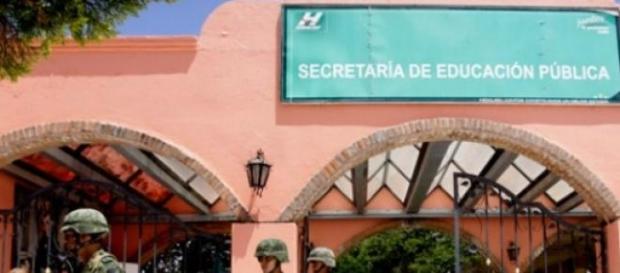 4 militari per ogni scuola di Acapulco 4 militari per ogni scuola di Acapulco