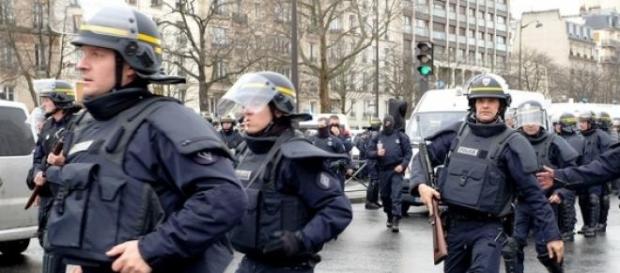 Trupele franceze au identificat 8 suspecti Trupele franceze au identificat 8 suspecti