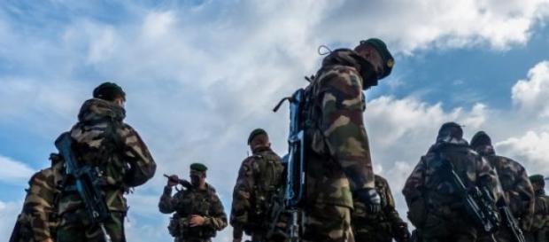 Agression au couteau sur des militaires français. Agression au couteau sur des militaires français.