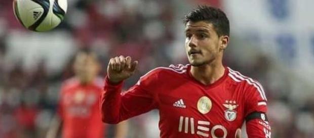 Loris Benito fez apenas seis jogos na Luz Loris Benito fez apenas seis jogos na Luz