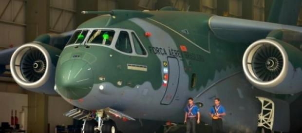 O KC-390 ainda pode vir a servir na FAP. O KC-390 ainda pode vir a servir na FAP.