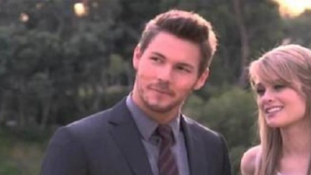 Liam confessa a Hope di averla raggiunta