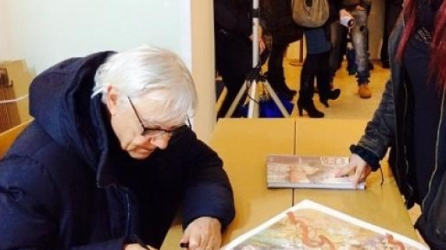 Manara all'inaugurazione della mostra di Salerno