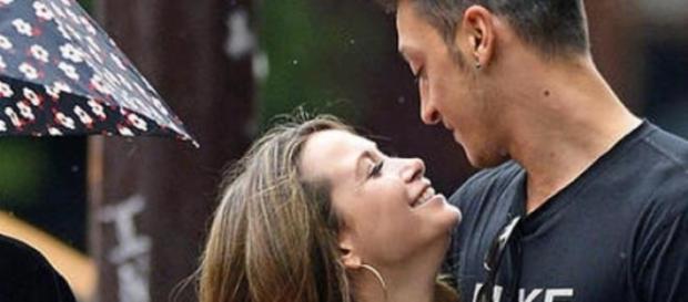 Sind Mandy und Mesut wieder ein Paar? Sind Mandy und Mesut wieder ein Paar?