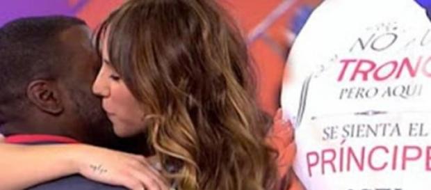 Steisy le regala un cojín personalizado a Dosel Steisy le regala un cojín personalizado a Dosel