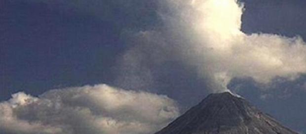 Ufo: avvistamento sopra vulcano in Messico? Ufo: avvistamento sopra vulcano in Messico?