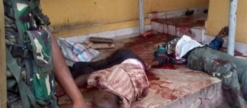 Des corps gisants  apres le passage de Boko Haram