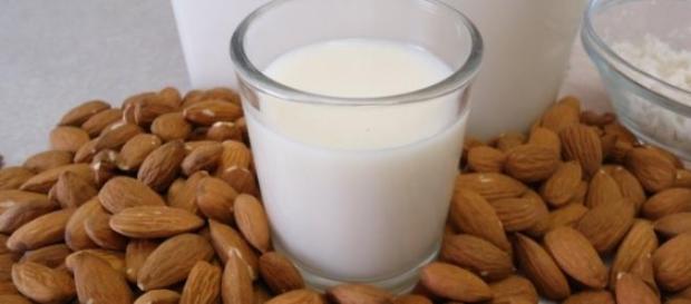 Leche de almendras: fuente de vitaminas Leche de almendras: fuente de vitaminas