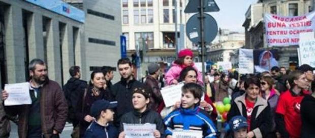 Romanii protesteaza impotriva avorturilor Romanii protesteaza impotriva avorturilor