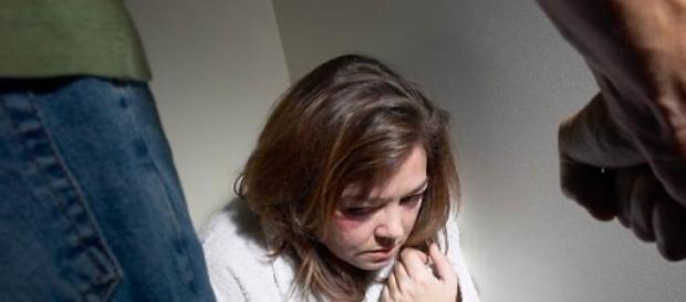 Tanara desfigurata din cauza bataii Tanara desfigurata din cauza bataii