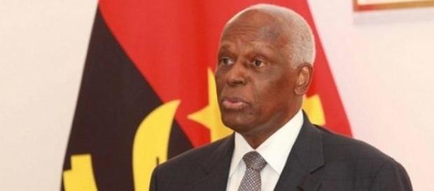 José Eduardo dos Santos preocupado com a dívida. José Eduardo dos Santos preocupado com a dívida.