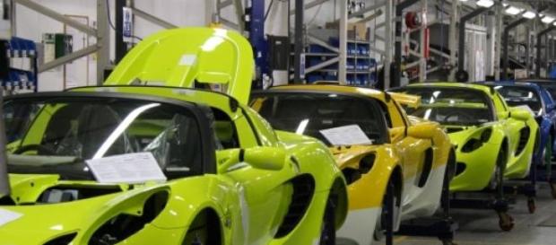 Queda na indústria gera altas demissões em 2014 Queda na indústria gera altas demissões em 2014