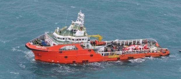 Un corps de l'avion d'air Asia a été retrouvé. Un corps de l'avion d'air Asia a été retrouvé.