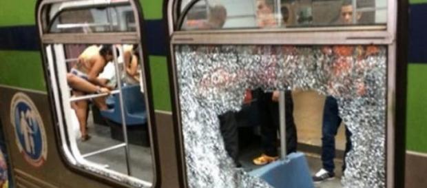 Depredação em metrô após jogo de futebol no Recife Depredação em metrô após jogo de futebol no Recife