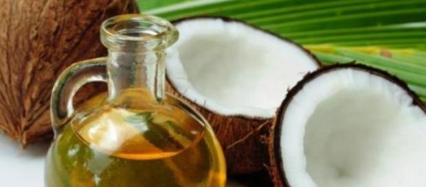 Uleiul de cocos contine 90% grasimi saturate Uleiul de cocos contine 90% grasimi saturate