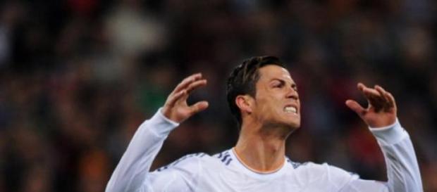 Cristiano Ronaldo en el campo de juego Cristiano Ronaldo en el campo de juego