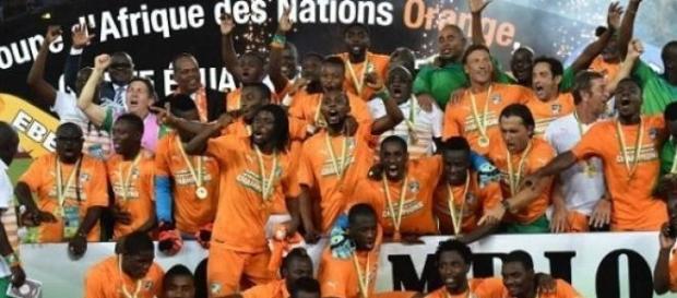 La Ivoiriens célèbrent leur victoire ! La Ivoiriens célèbrent leur victoire !
