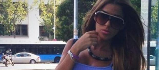 Oriana se acerca peligrosamente a Tony. Oriana se acerca peligrosamente a Tony.