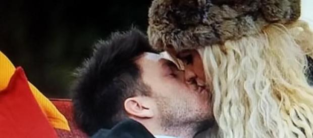Fede e Ylenia con sus tórridos besos Fede e Ylenia con sus tórridos besos