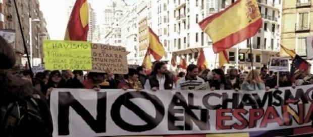 Se movilizan en contra de Podemos Se movilizan en contra de Podemos