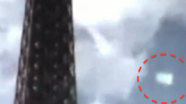 L'Ufo avvistato nei pressi della Torre Eiffel.