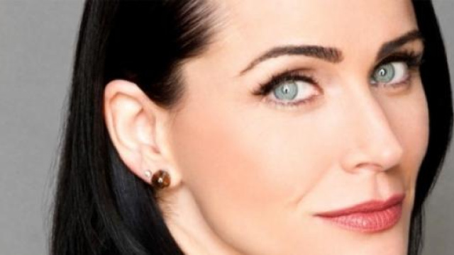 Un intenso primo piano di Quinn