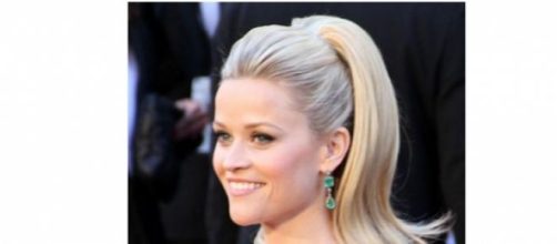 Reese Witherspoon con una ponytail alta