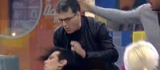 Em directo, o momento da agressão. Em directo, o momento da agressão.