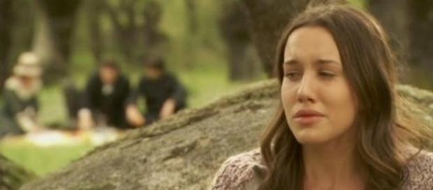 Jacinta offre del denaro ad Aurora Jacinta offre del denaro ad Aurora