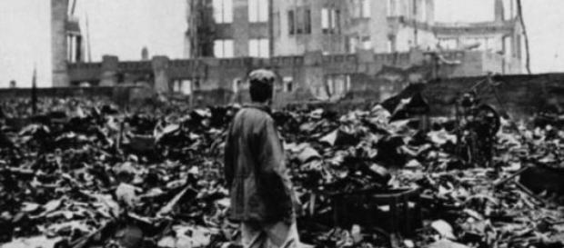 Supravietuitor al bombardamentului din Tokyo, 1945 Supravietuitor al bombardamentului din Tokyo, 1945