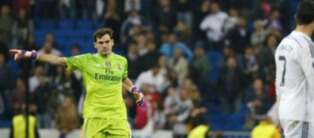 Casillas exigiu que CR7 agradecesse ao público Casillas exigiu que CR7 agradecesse ao público