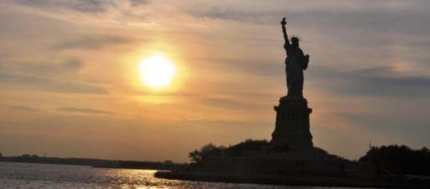Coucher de soleil sur la Statue de la Liberté Coucher de soleil sur la Statue de la Liberté