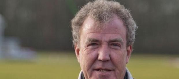 Jeremy é apresentador do Top Gear desde 2002. Jeremy é apresentador do Top Gear desde 2002.