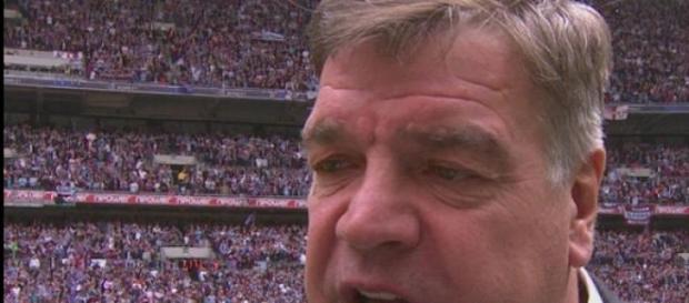 Allardyce says Valencia could miss Arsenal game. Allardyce says Valencia could miss Arsenal game.