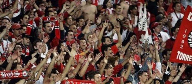 Claque benfiquista em força Claque benfiquista em força