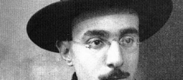 Fernando Pessoa, o grande poeta, em HQ Fernando Pessoa, o grande poeta, em HQ