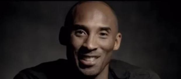 Kobe narra a sua própria história para a câmara. Kobe narra a sua própria história para a câmara.