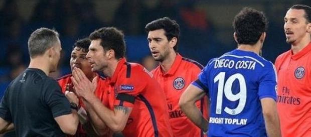 L'arbitre sourd aux arguments de Thiago Silva L'arbitre sourd aux arguments de Thiago Silva