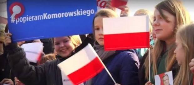 Na wiec Komorowskiego sprowadzili dzieci Na wiec Komorowskiego sprowadzili dzieci