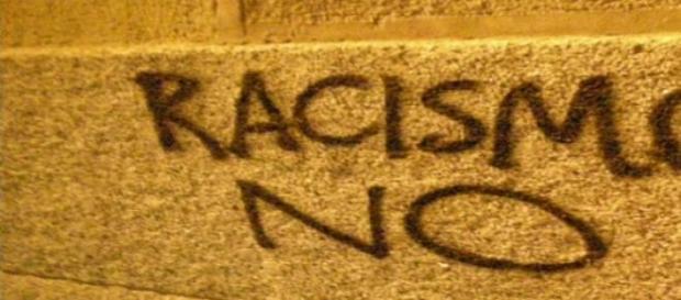 Polícia de Ferguson é acusada de ser racista Polícia de Ferguson é acusada de ser racista