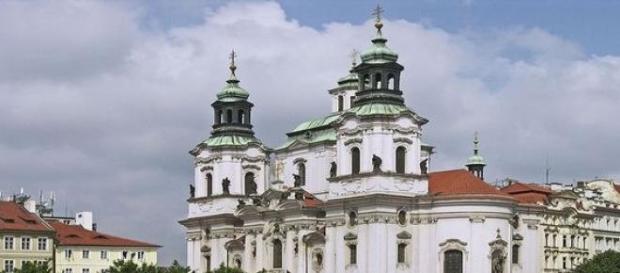 Praga - widok na katedrę Św. Mikołaja Praga - widok na katedrę Św. Mikołaja