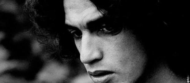 Caetano Veloso no começo da carreira em 1968. Caetano Veloso no começo da carreira em 1968.