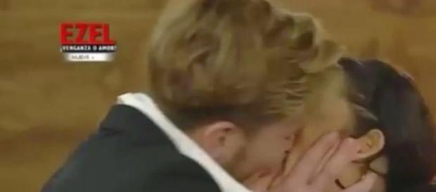 Oriana y Tony se besan y Álex se enfada Oriana y Tony se besan y Álex se enfada