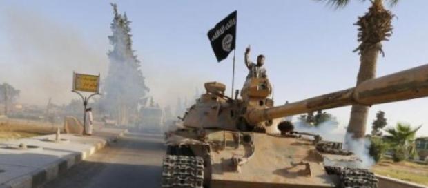 Un carro armato dell'Isis Un carro armato dell'Isis
