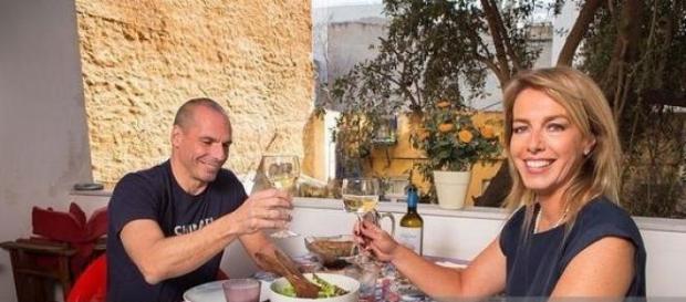 Varoufakis e esposa em casa Varoufakis e esposa em casa