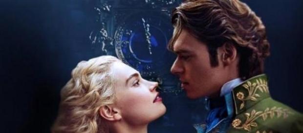 Actriz Lily James é a nova 'Cinderella'. Actriz Lily James é a nova 'Cinderella'.