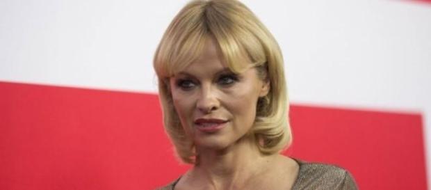 La actriz Pamela Anderson con su nueva imagen La actriz Pamela Anderson con su nueva imagen